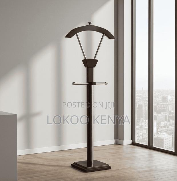 Coat Hanger; Executive Mahogany Office Coat Hanger Stand(Meta)
