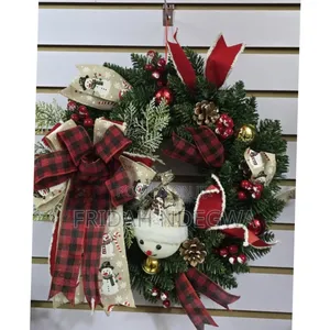 *Christmas Wreaths With Decor