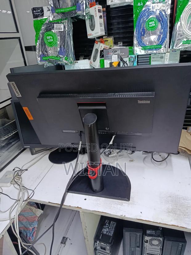 Lenovo Think Vision Frameless Monitor 32 Inches - thumbnail 2