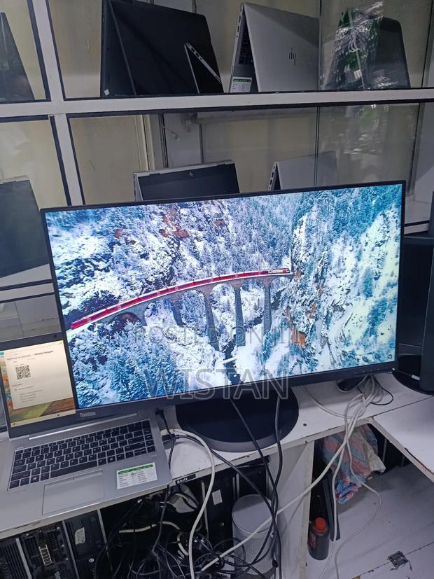 Lenovo Think Vision Frameless Monitor 32 Inches - thumbnail 3