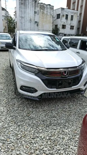 Honda Vezel 1.5 2WD 172 hp 2019 Pearl
