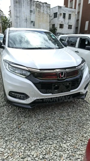 Honda Vezel 1.5 2WD 172 hp 2019 Pearl