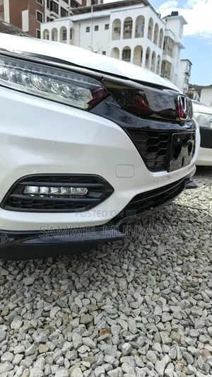 Honda Vezel 1.5 2WD 172 hp 2019 Pearl