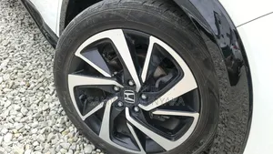 Honda Vezel 1.5 2WD 172 hp 2019 Pearl
