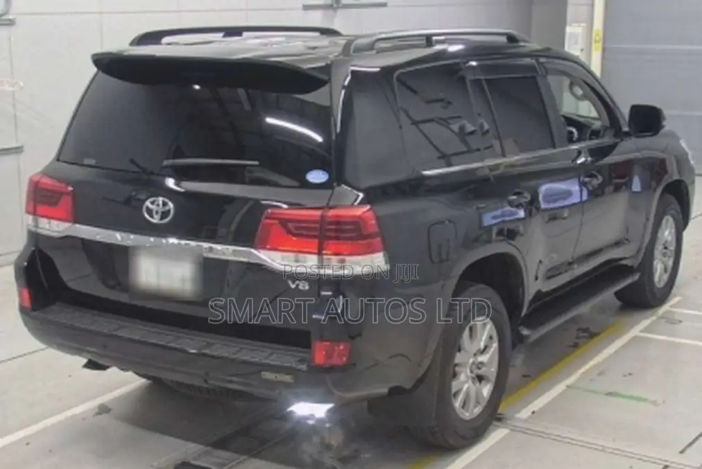 Toyota Land Cruiser 4.6 V8 AX 2018 Black