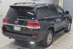 Toyota Land Cruiser 4.6 V8 AX 2018 Black