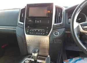 Toyota Land Cruiser 4.6 V8 AX 2018 Black