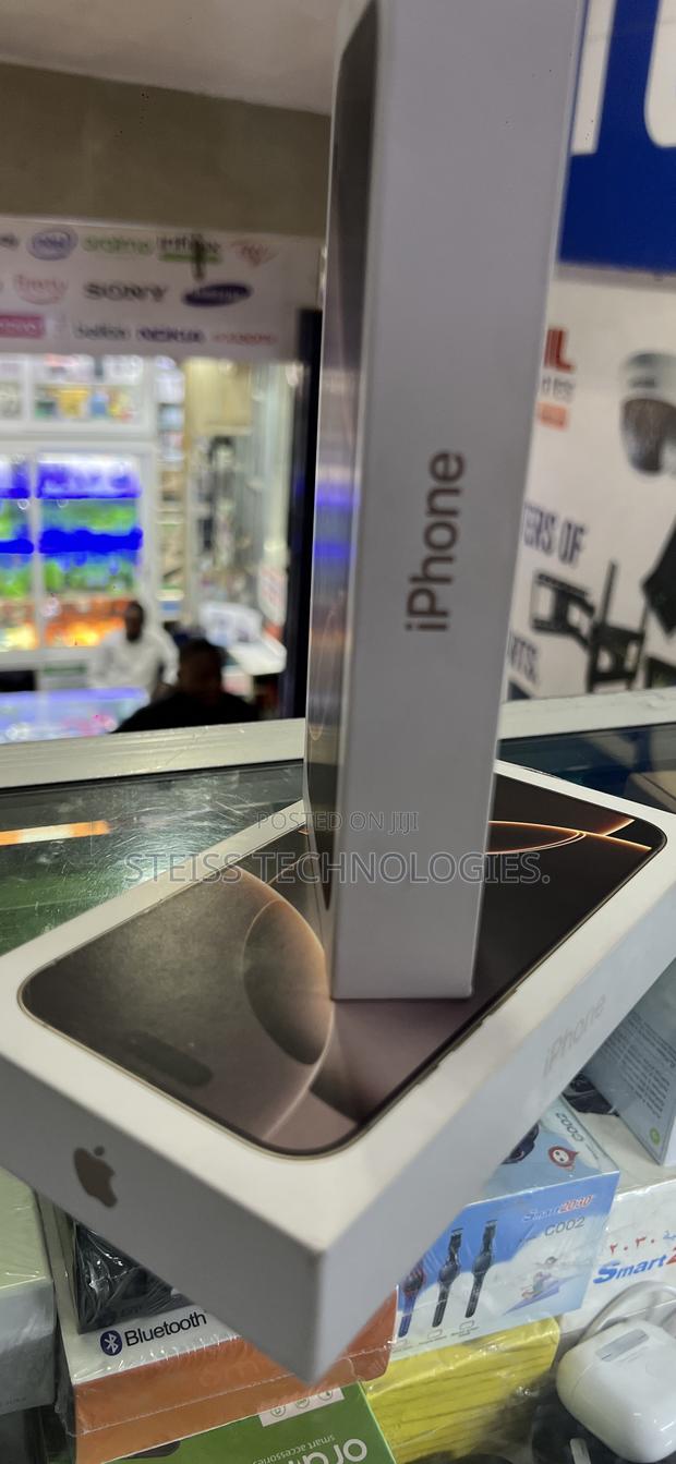 New Apple iPhone 16 Pro Max 256 GB Gold - thumbnail 4