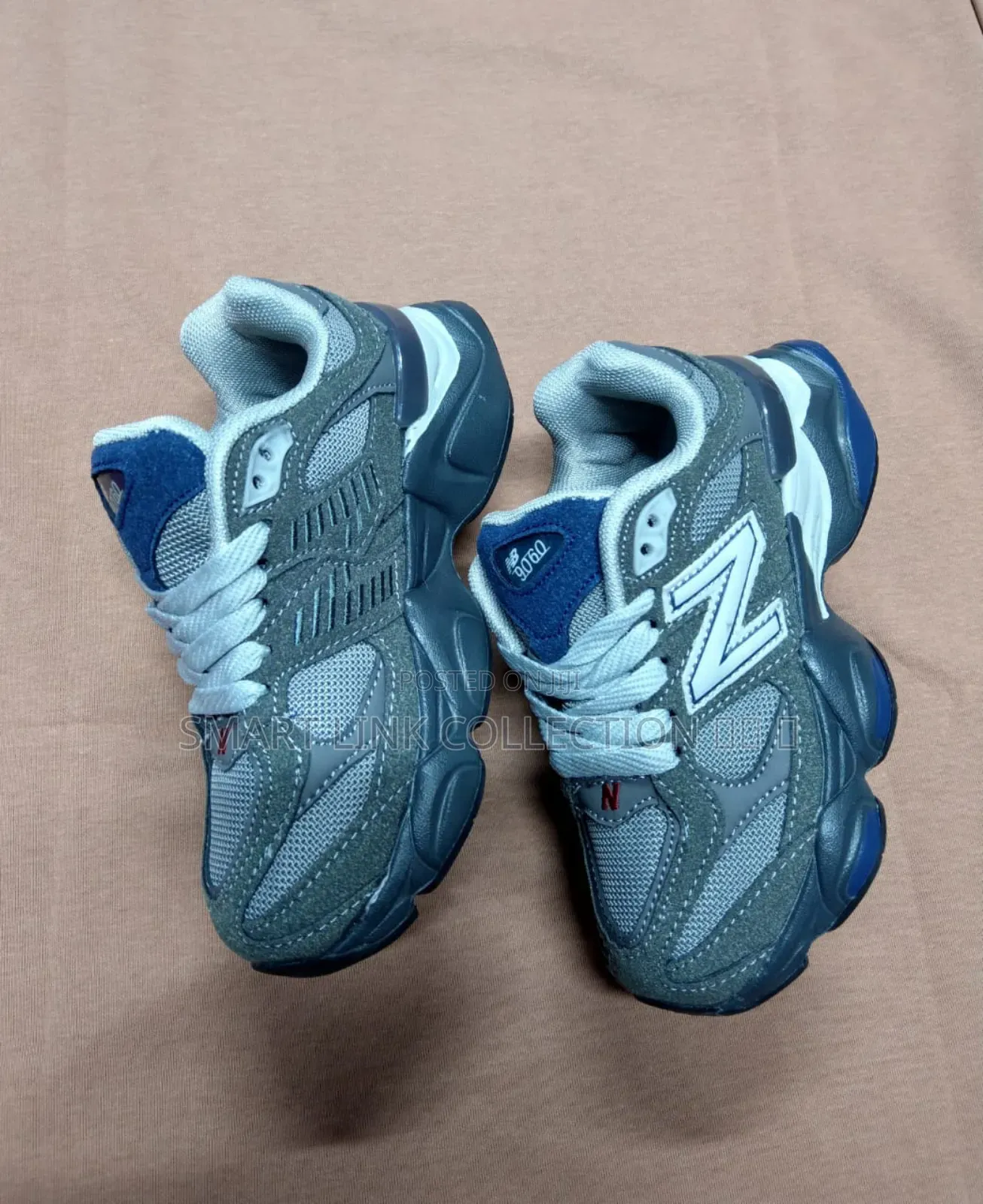 *Kids New Balance 9060*