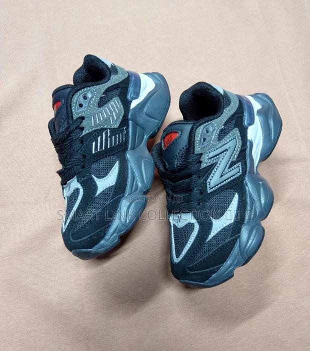 *Black  New Balance 9060* - thumbnail 2