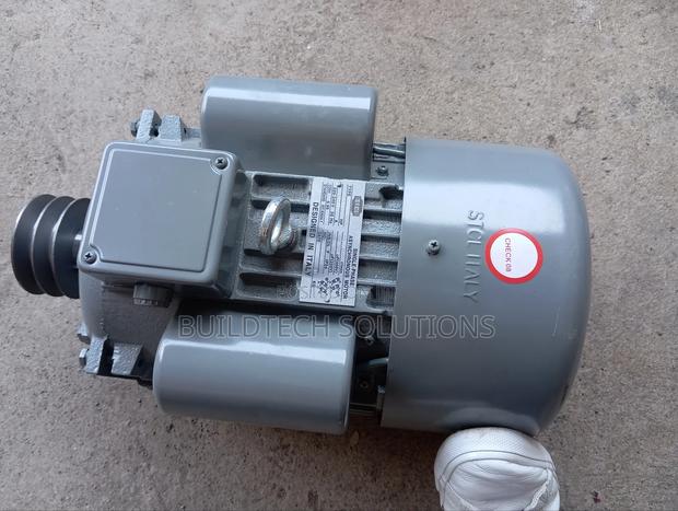 Quality STCL 7.5 Hp Electric Motor in Industrial Area