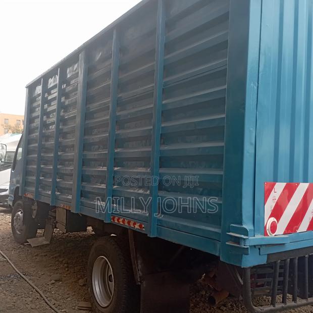 Isuzu NPR Blue - thumbnail 3