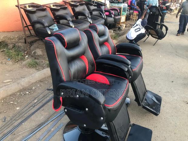 Movable Barber Seats With Black Base - main view