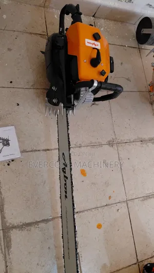 Heavu Duty Petrol Powered Powersaw Machine.