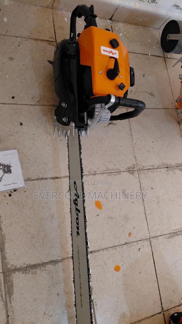 Heavu Duty Petrol Powered Powersaw Machine.