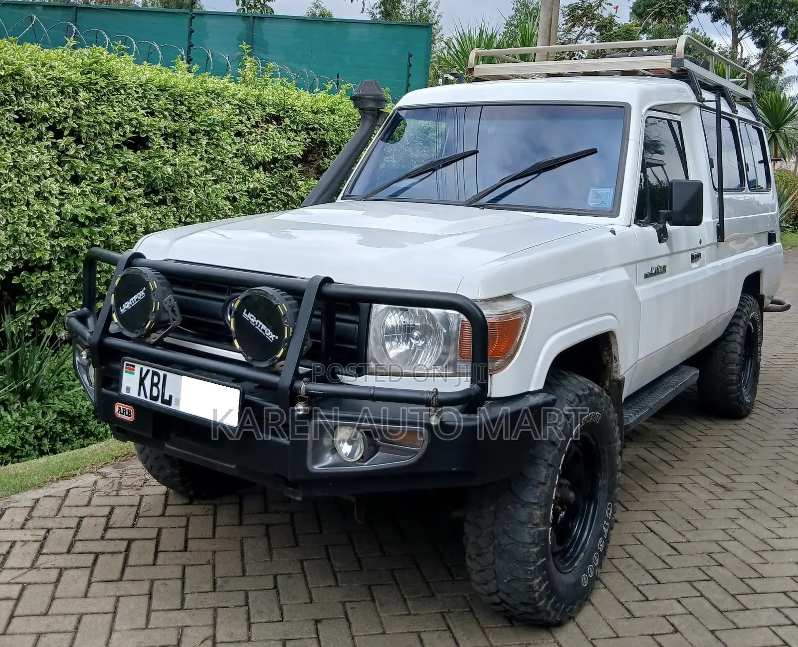 Toyota Land Cruiser 2009 White