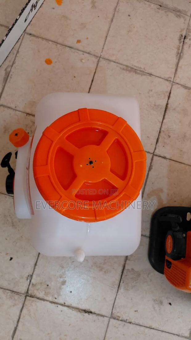 Heavy Duty Backpack Power Sprayer Machine. - thumbnail 3