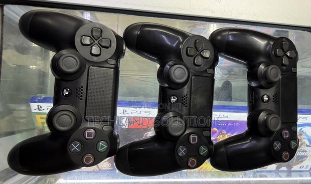 Excellent Condition Original Ps 4 Pads - thumbnail 3