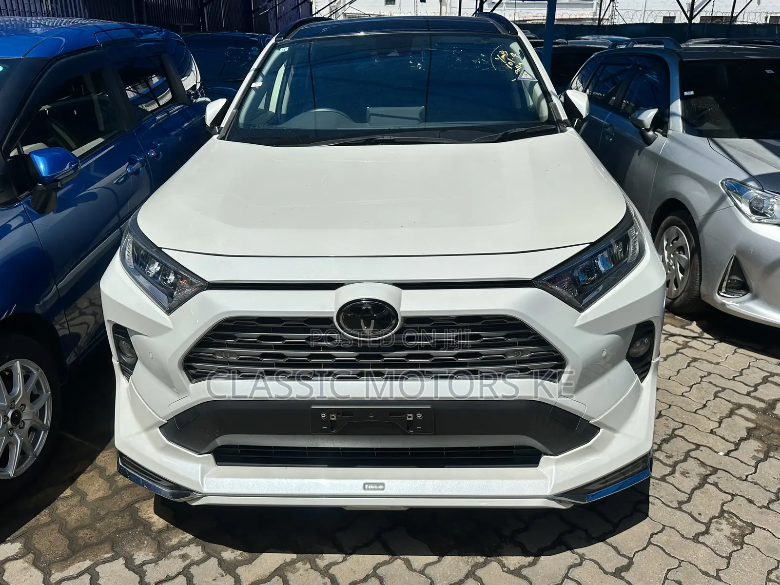 Toyota RAV4 Hybrid 2020 White