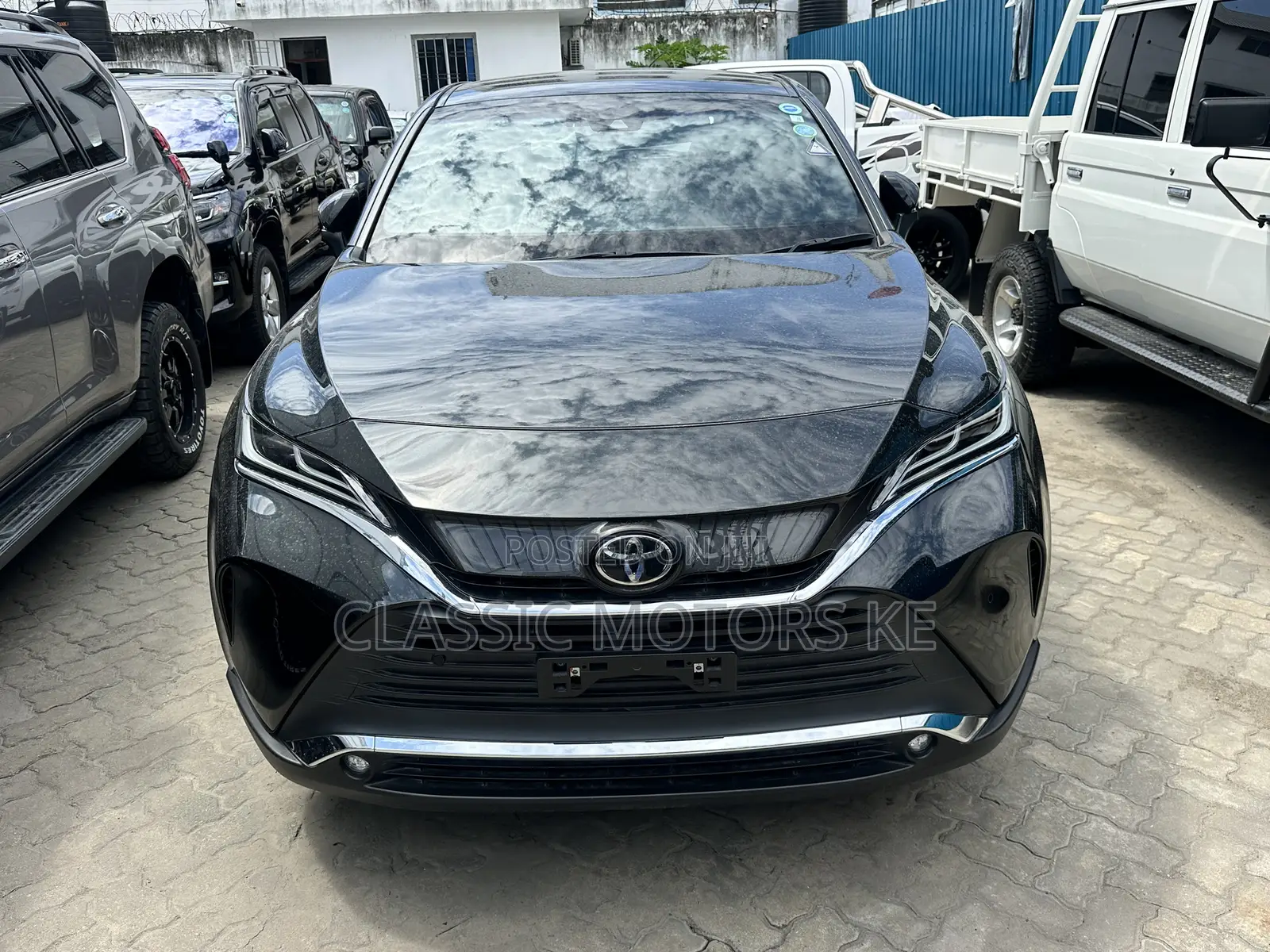 Toyota Harrier 2.0 4WD 2020 Black