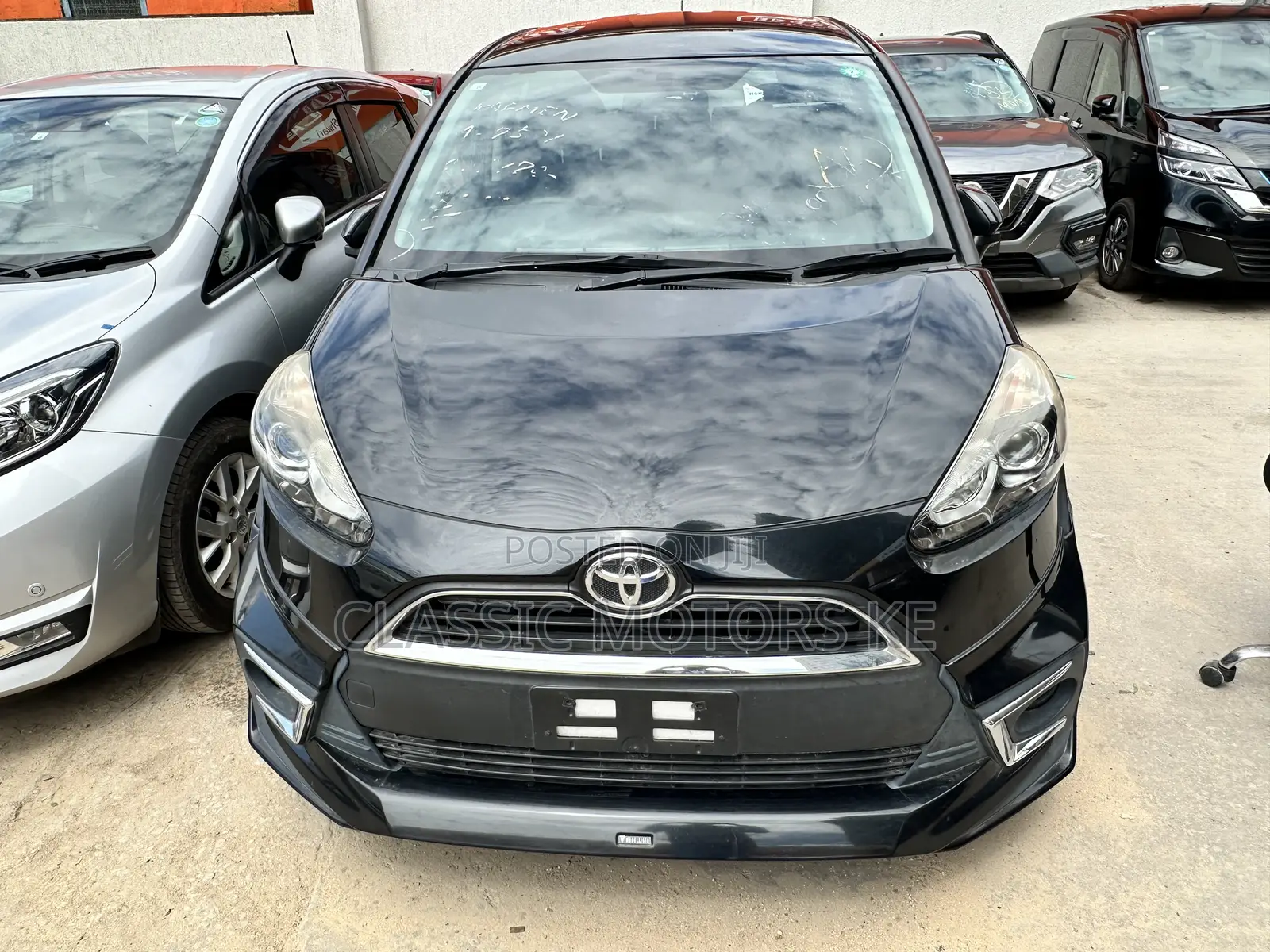 Toyota Sienta 1.5 Hybrid FWD 2019 Black
