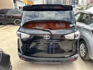 Toyota Sienta 1.5 Hybrid FWD 2019 Black