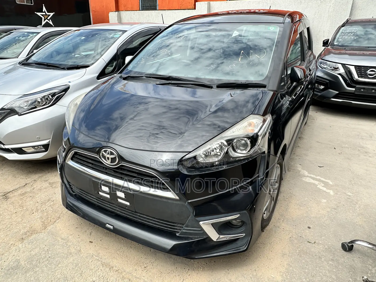 Toyota Sienta 1.5 Hybrid FWD 2019 Black