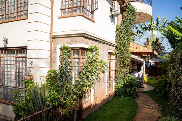 5bdrm Maisonette in Lavington, for sale - thumbnail 7