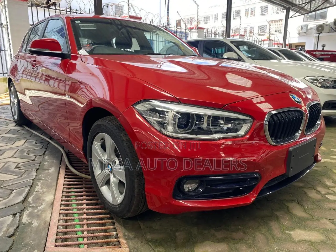 BMW 118i 2018 Red
