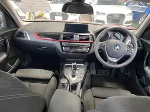 BMW 118i 2018 Red