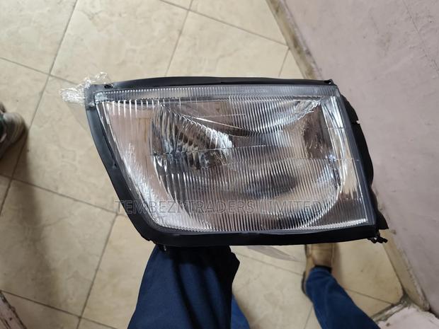 Headlight Nissan Vannette - main view