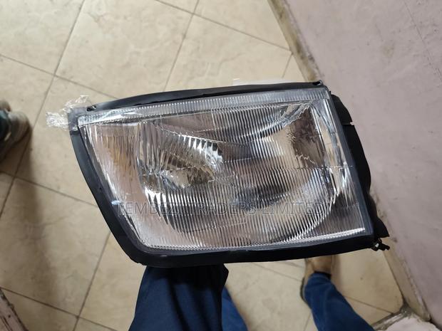 Headlight Nissan Vannette - thumbnail 2