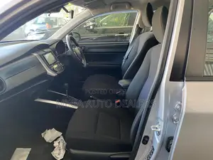 Toyota Corolla Fielder 2018 Silver