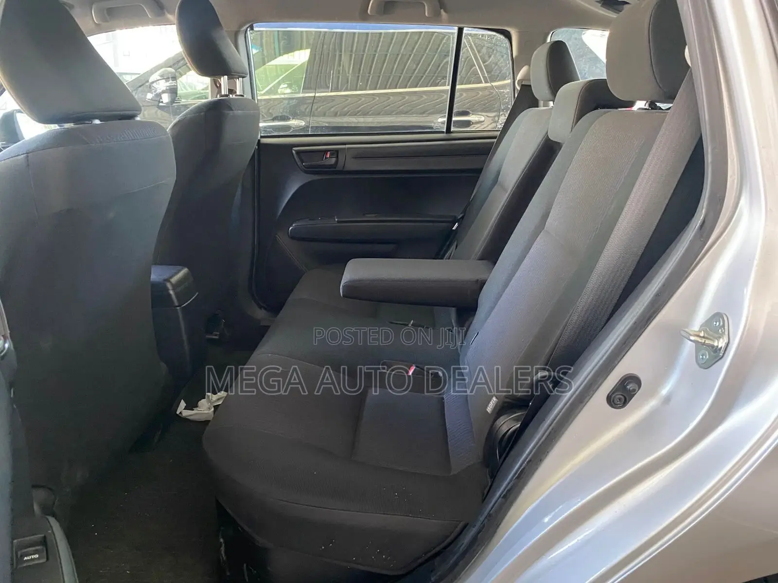 Toyota Corolla Fielder 2018 Silver