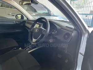 Toyota Corolla Fielder 2018 Silver