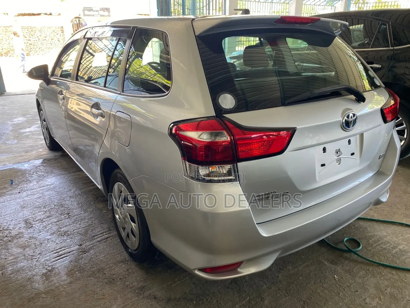 Toyota Corolla Fielder 2018 Silver