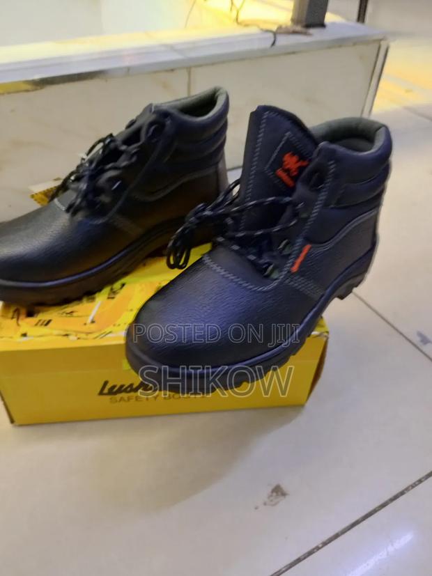 Lushunda Safety Boots Size 39-43 - main view