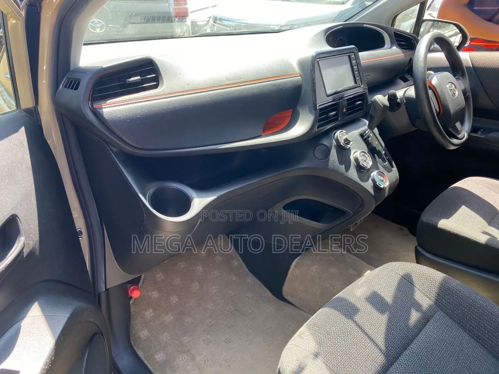 Toyota Sienta 2019