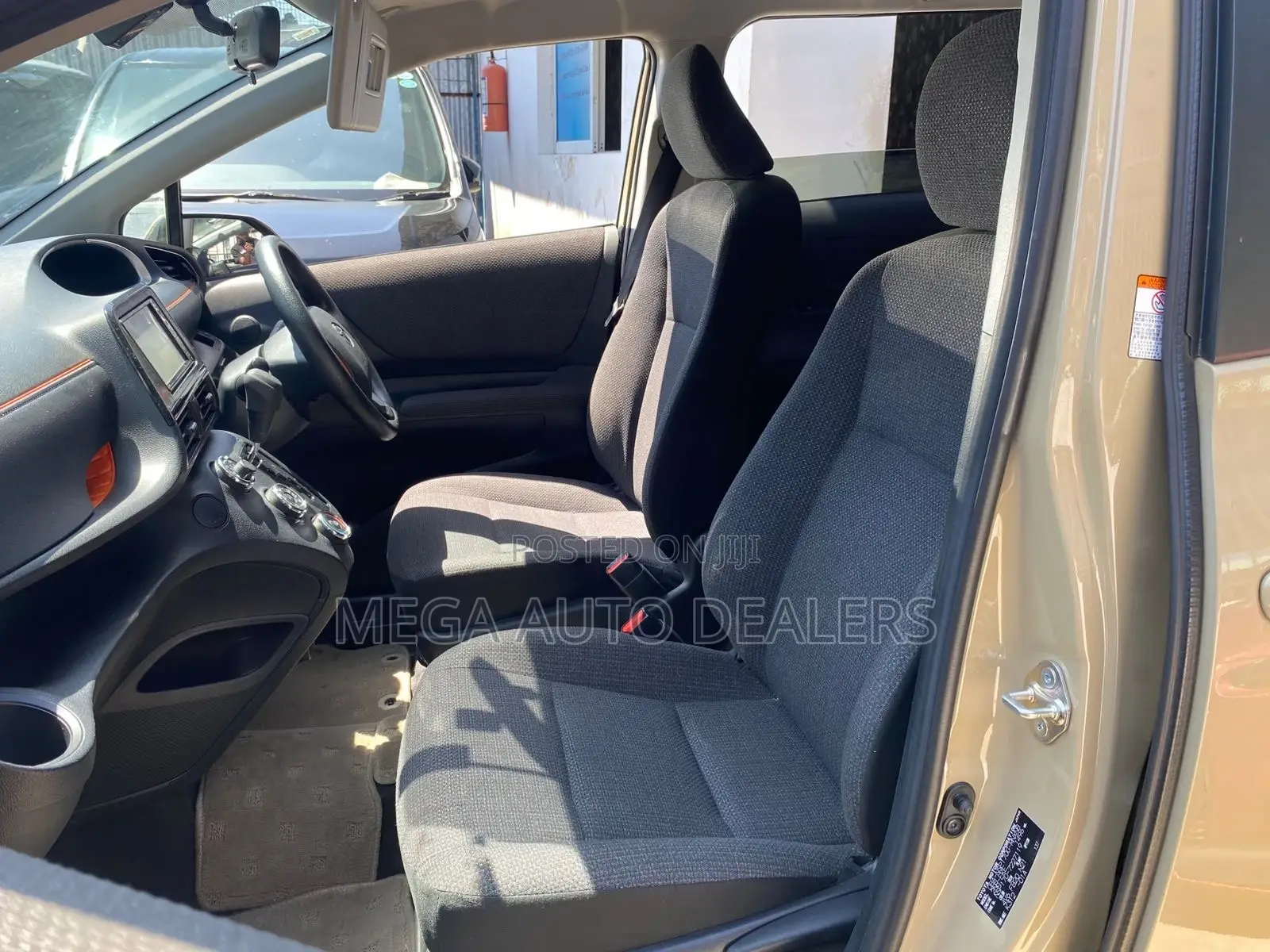 Toyota Sienta 2019