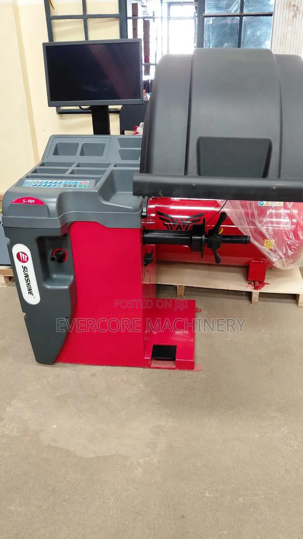 Wheel Balancing Machine Automatic With Computer.