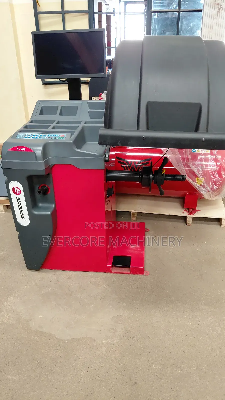 Wheel Balancing Machine Automatic With Computer.
