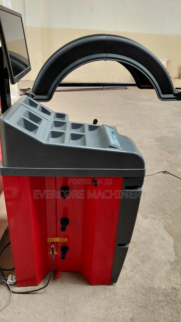Sunshine Italy Electric Wheel Balancer Machine. - main view