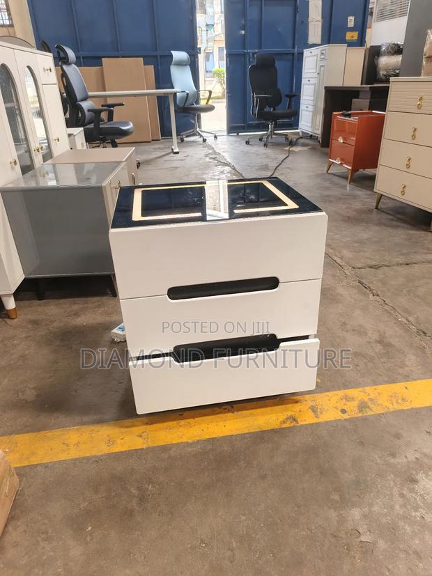 Modern Led Bedside Cabinet With Wireless Charging - thumbnail 4