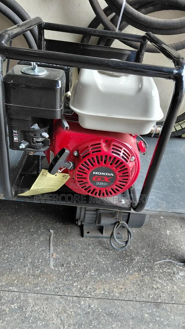 Honda Poker Vibrator Machine Heavy Duty With Shaft.