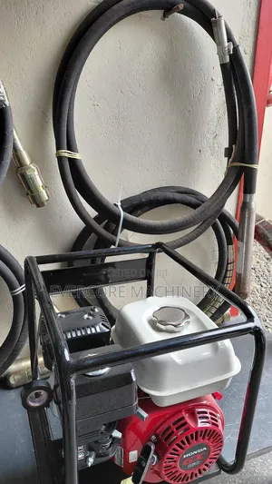 Honda Poker Vibrator Machine Heavy Duty With Shaft.