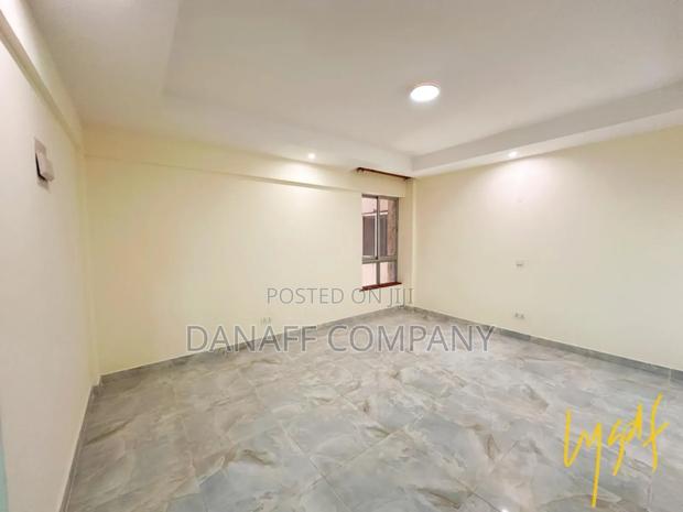 Studio Apartment - thumbnail 4