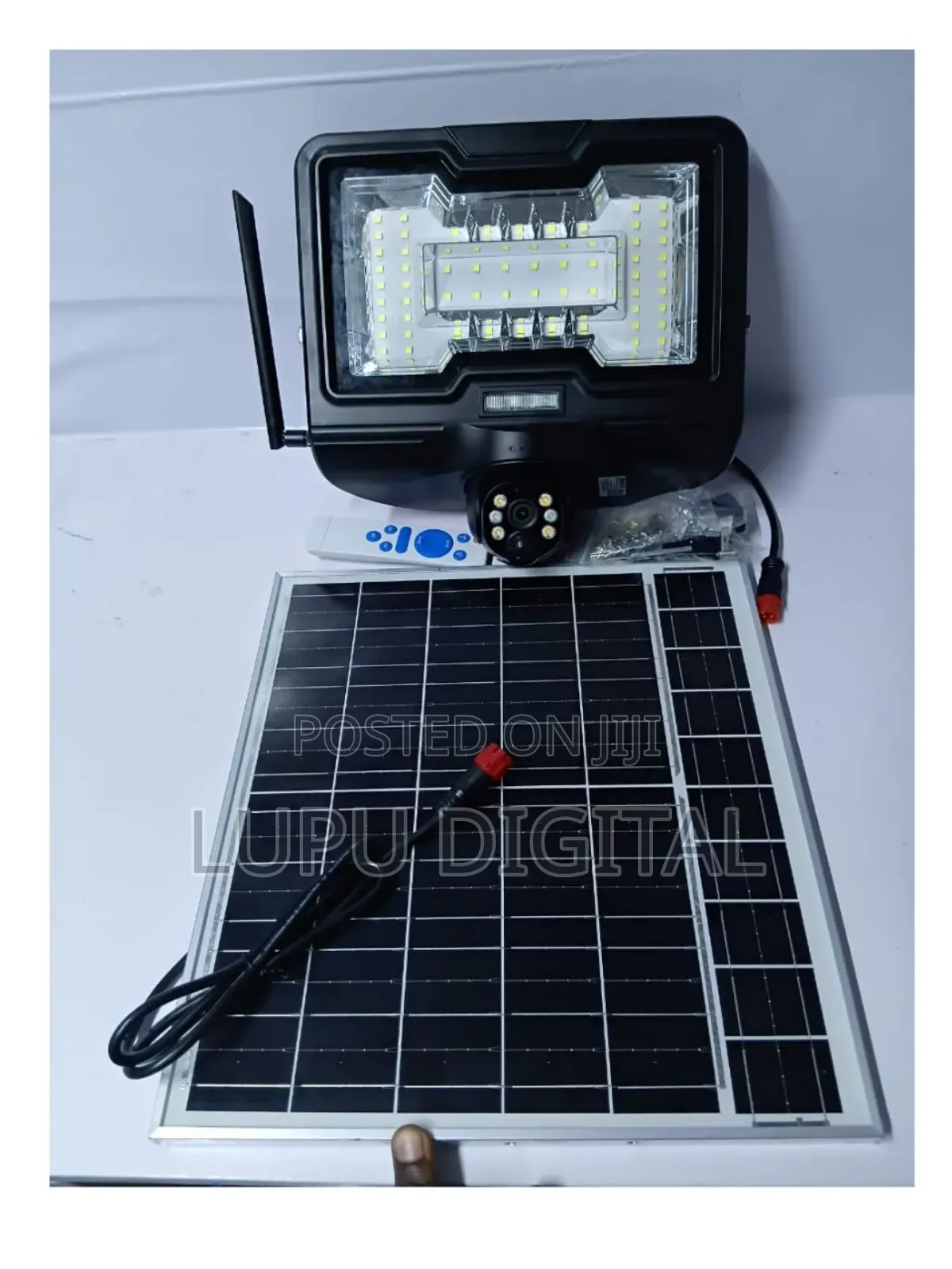 600 Watts Floodlight
>Solar Panel 25,000 Mah Lithium Battery CCTV