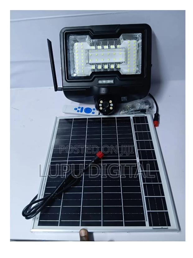 600 Watts Floodlight
>Solar Panel 25,000 Mah Lithium Battery CCTV