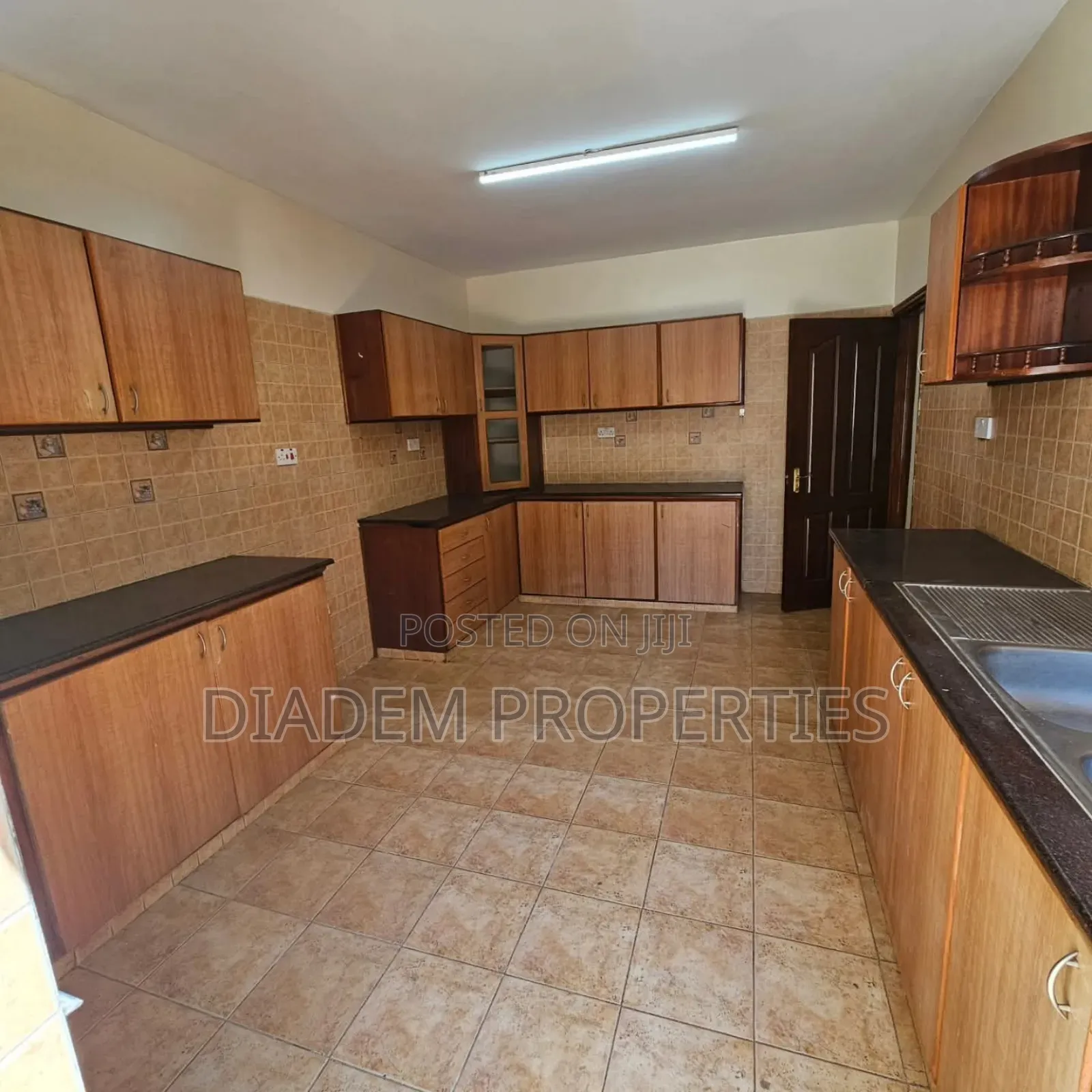 5bdrm Townhouse / Terrace in Lavington for rent