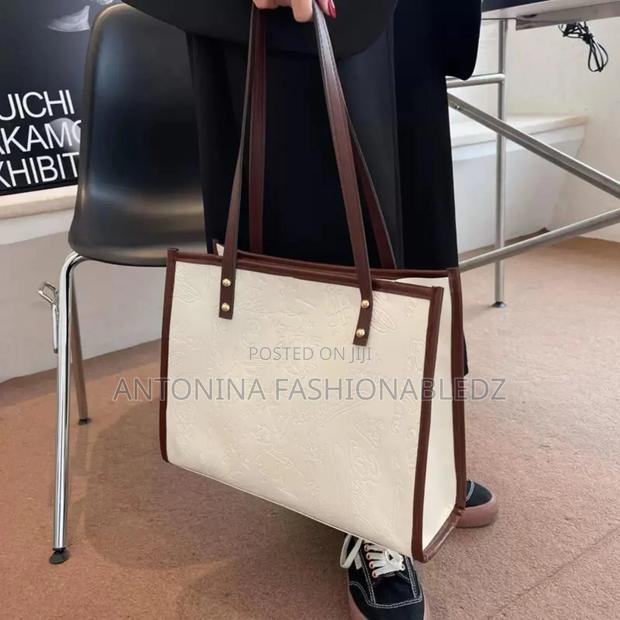 Ladies Cute Handbag - thumbnail 3